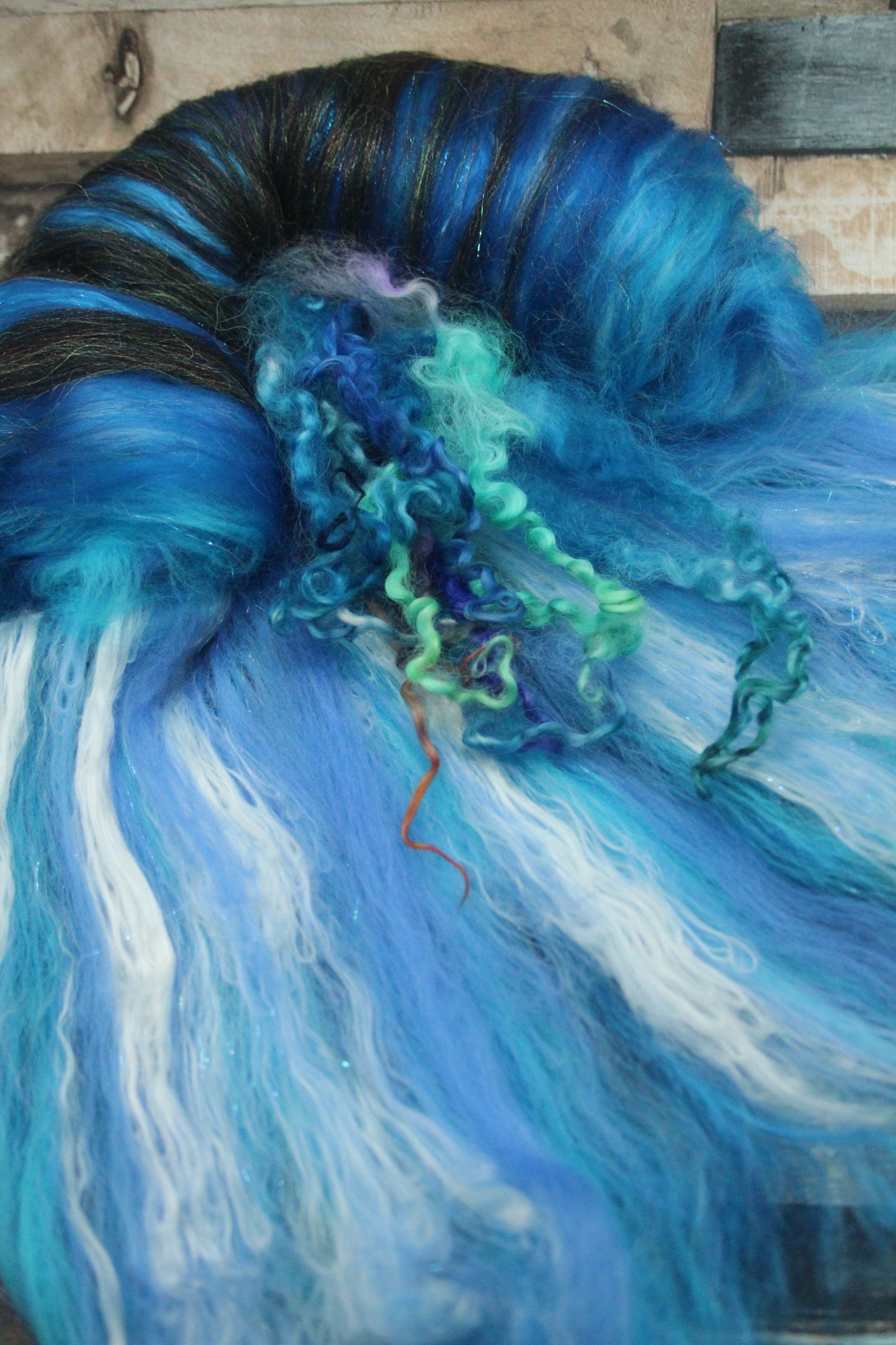 Merino Art Batt - Black Blue - 50 grams 1.7 oz - 5 grams of locks - Wool for felting, spinning and weaving
