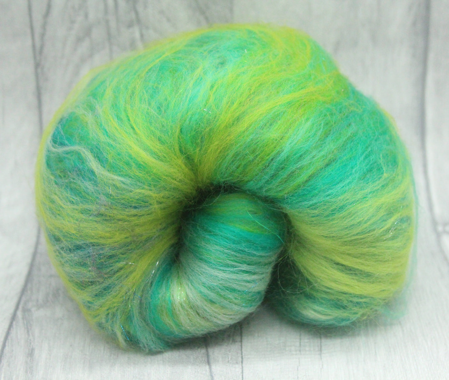 Merino Art Batt - Green - 42 grams 1.4 oz - Wool for felting, spinning and weaving