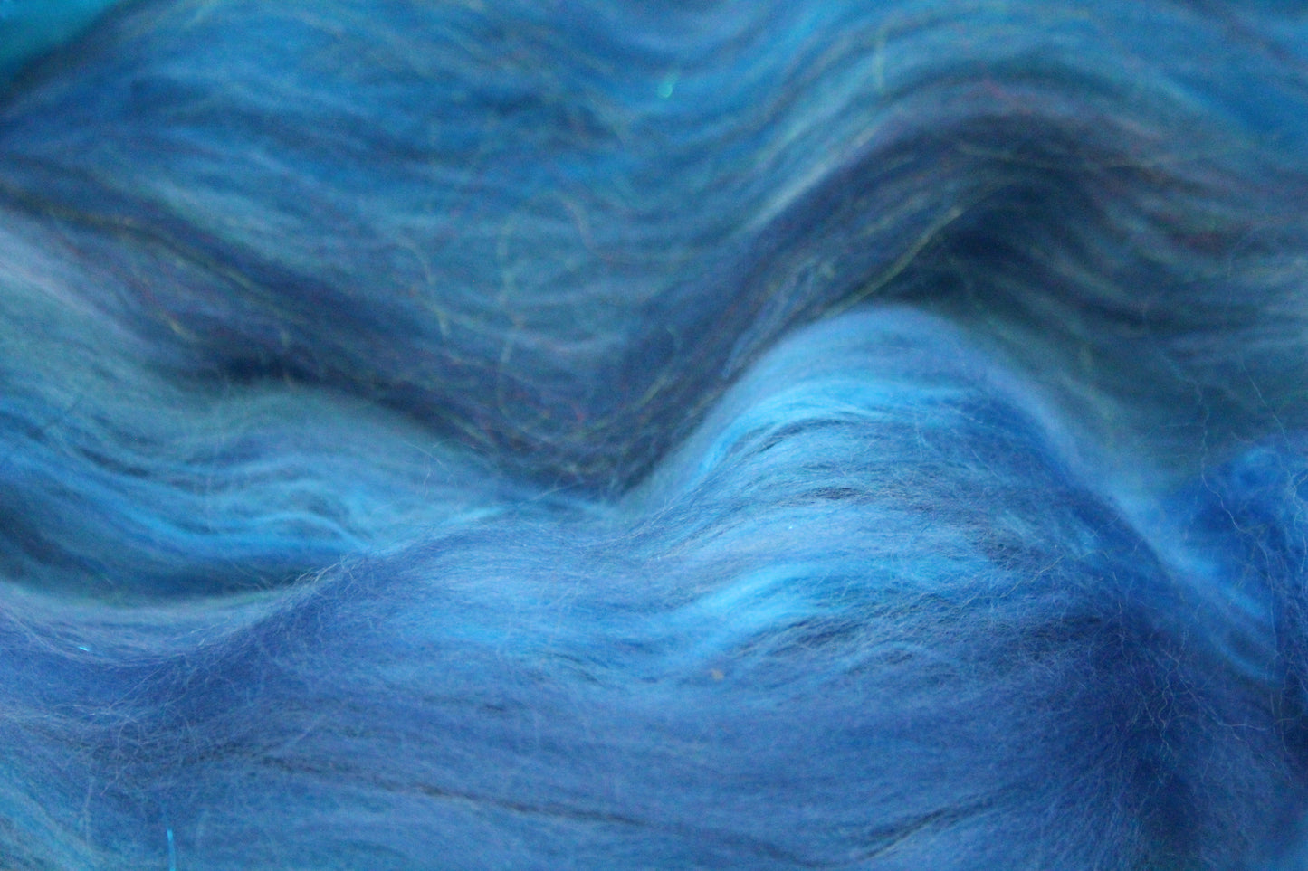 Merino Art Batt - Blue - 42 grams 1.4 oz - Wool for felting, spinning and weaving
