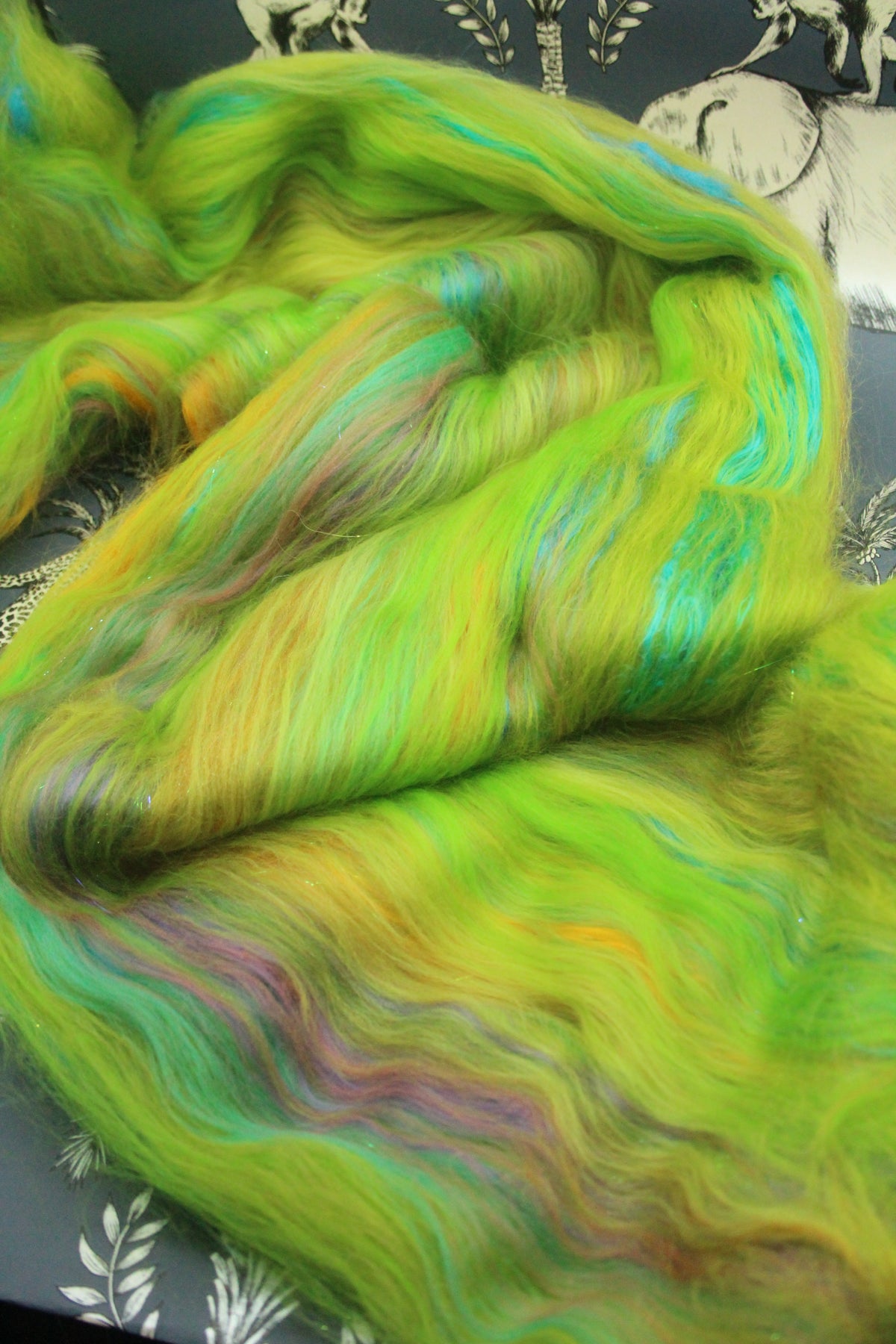 Merino Art Batt - Green - 62 grams 2.1 oz - Wool for felting, spinning and weaving
