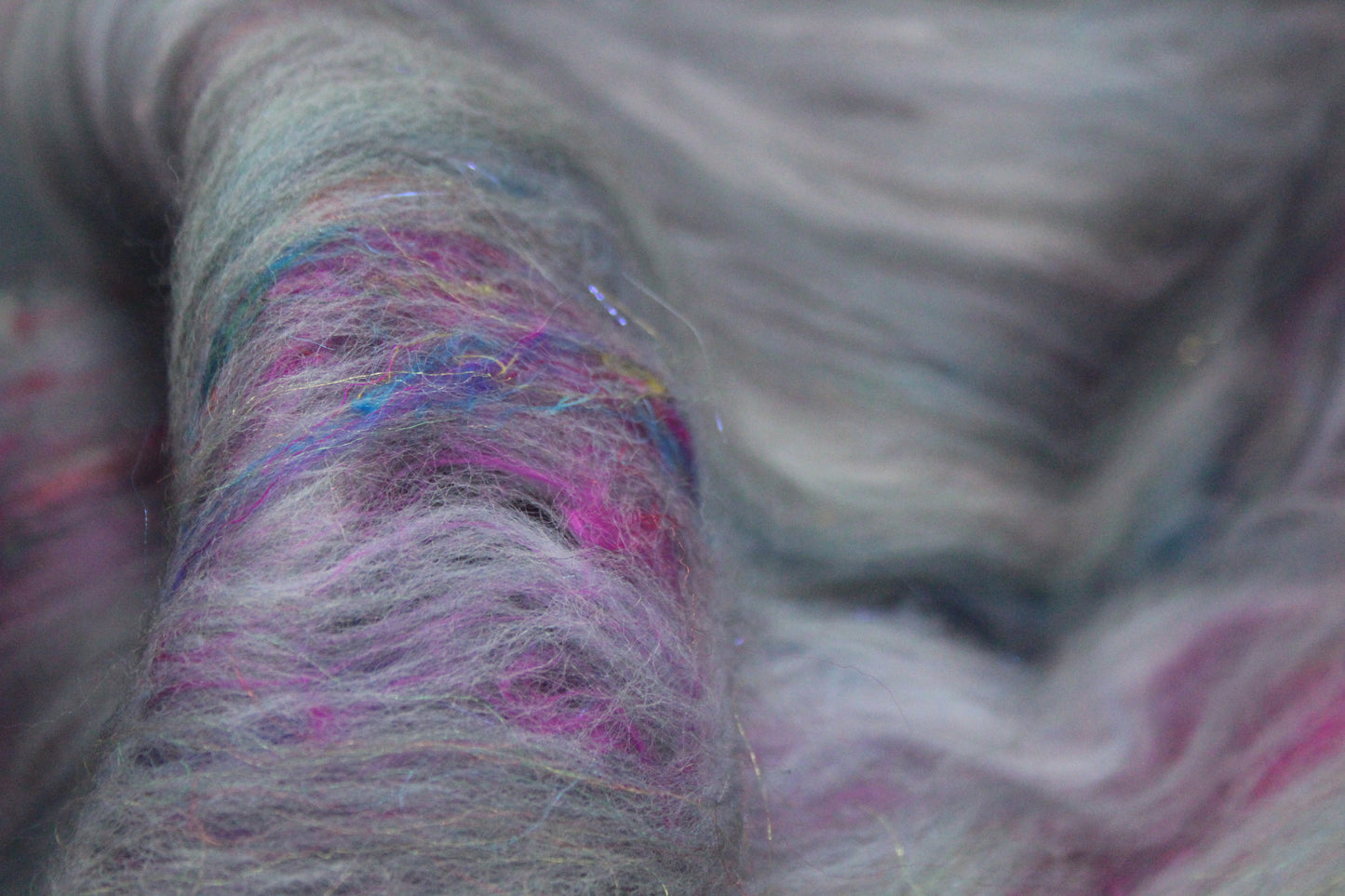 Merino Art Batt - Grey Pink - 51 grams 1.7 oz - Wool for felting, spinning and weaving