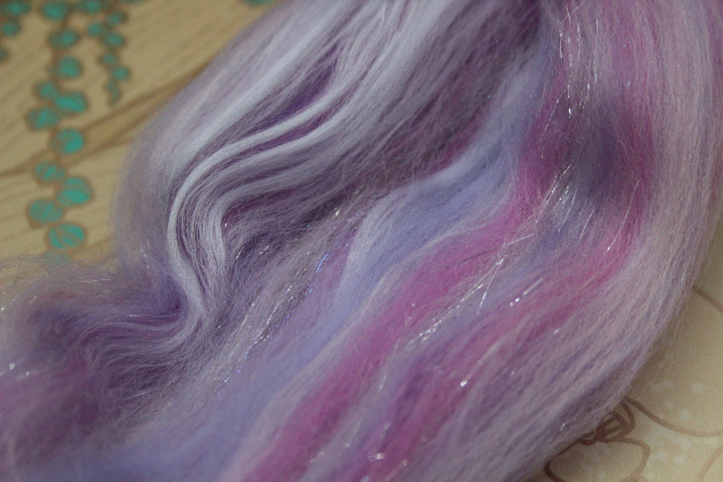 Merino Wool Blend - Pink Purple - 20 grams / 0.7 oz + 7 grams of locks - Fibre for felting, weaving or spinning