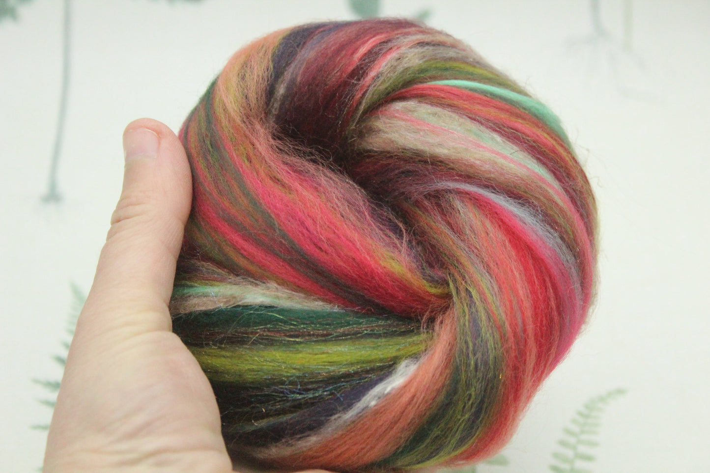 Merino Wool Blend - Red Green - 15 grams / 0.5 oz - Fibre for felting, weaving or spinning