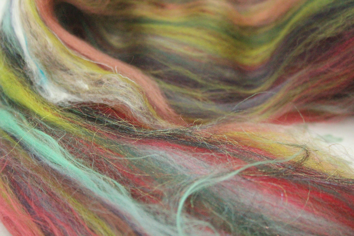 Merino Wool Blend - Red Green - 15 grams / 0.5 oz - Fibre for felting, weaving or spinning