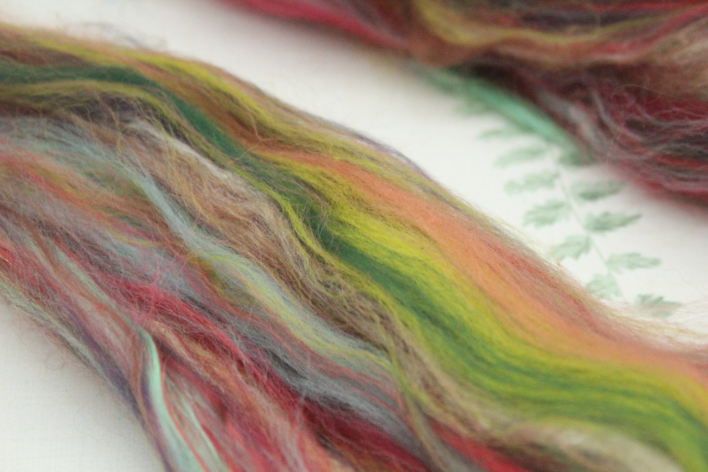 Merino Wool Blend - Red Green - 15 grams / 0.5 oz - Fibre for felting, weaving or spinning