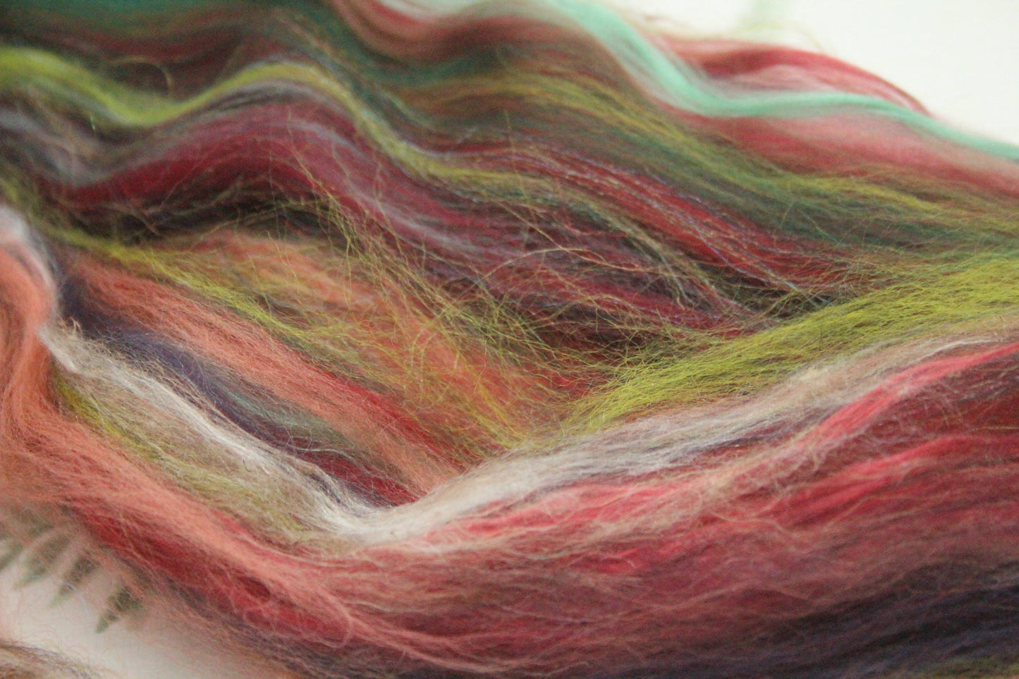 Merino Wool Blend - Red Green - 15 grams / 0.5 oz - Fibre for felting, weaving or spinning