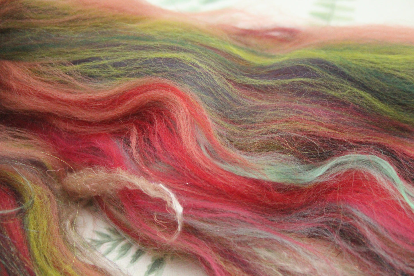 Merino Wool Blend - Red Green - 15 grams / 0.5 oz - Fibre for felting, weaving or spinning