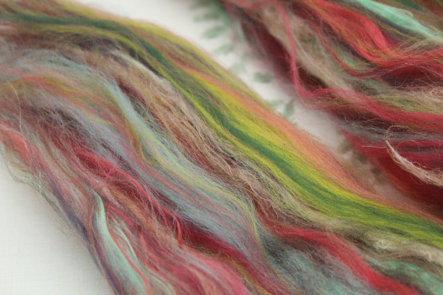 Merino Wool Blend - Red Green - 15 grams / 0.5 oz - Fibre for felting, weaving or spinning