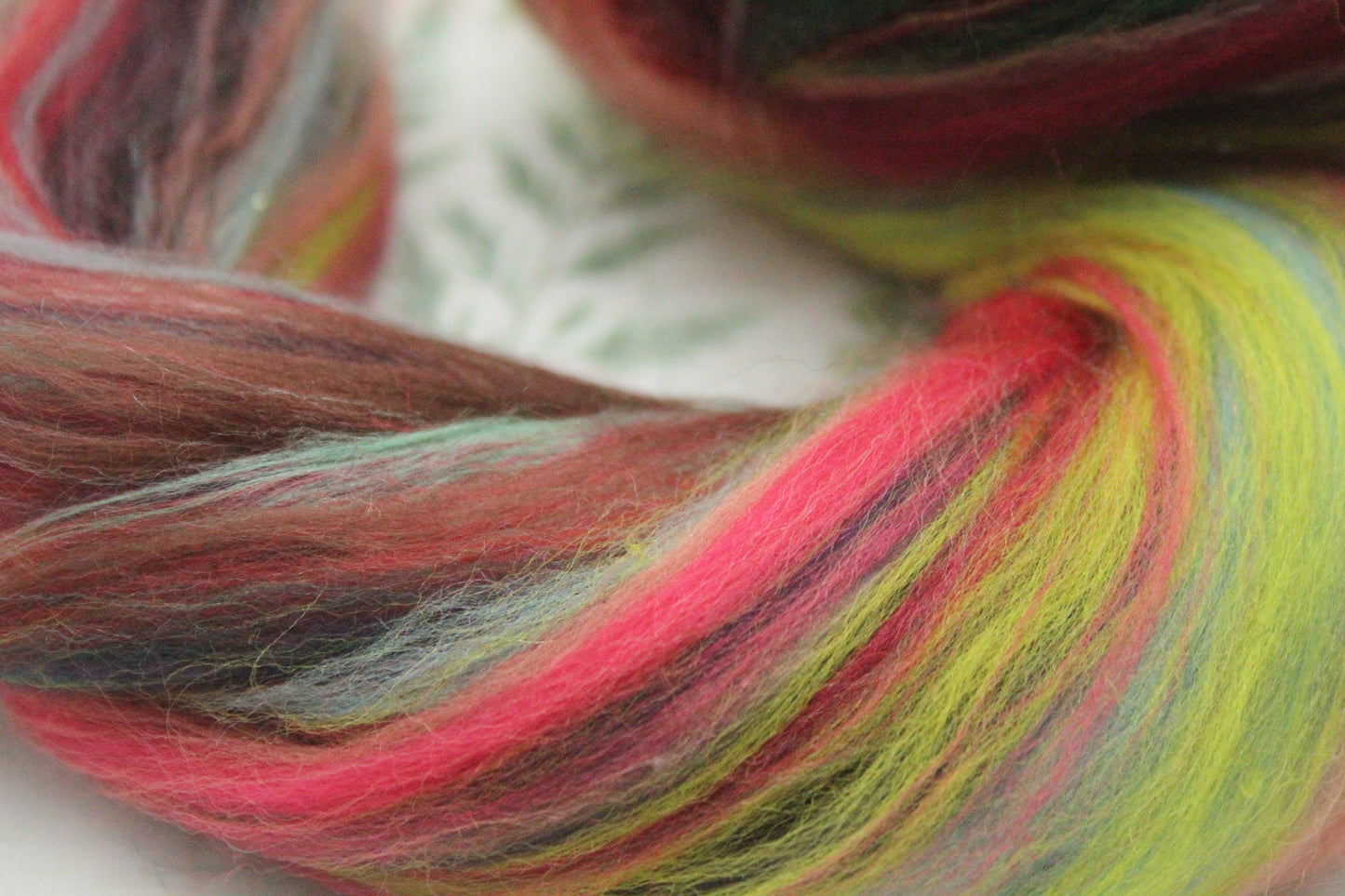 Merino Wool Blend - Red Green - 26 grams / 0.9 oz - Fibre for felting, weaving or spinning