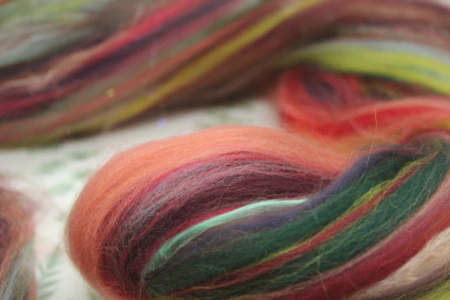 Merino Wool Blend - Red Green - 26 grams / 0.9 oz - Fibre for felting, weaving or spinning