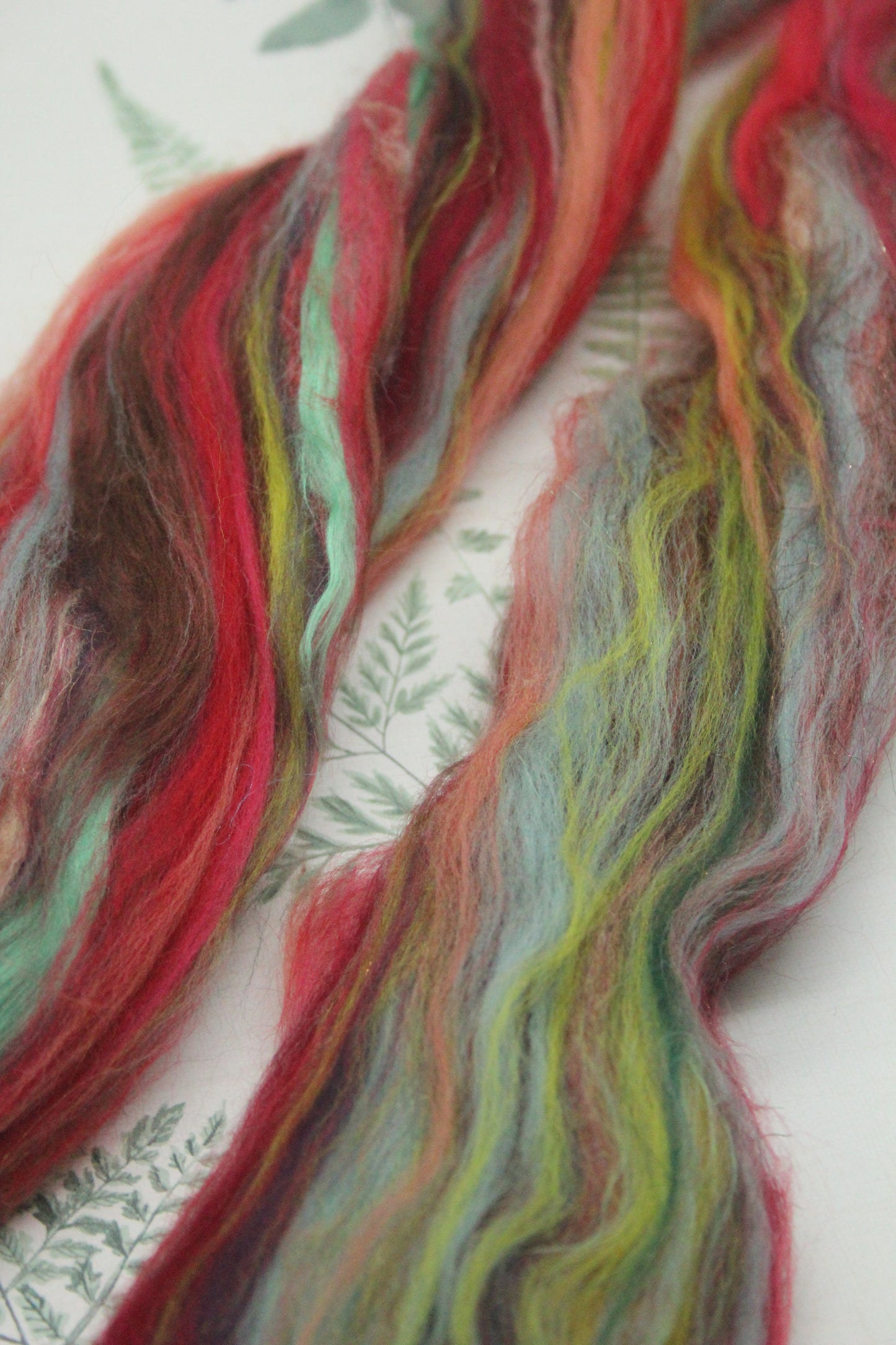 Merino Wool Blend - Red Green - 26 grams / 0.9 oz - Fibre for felting, weaving or spinning