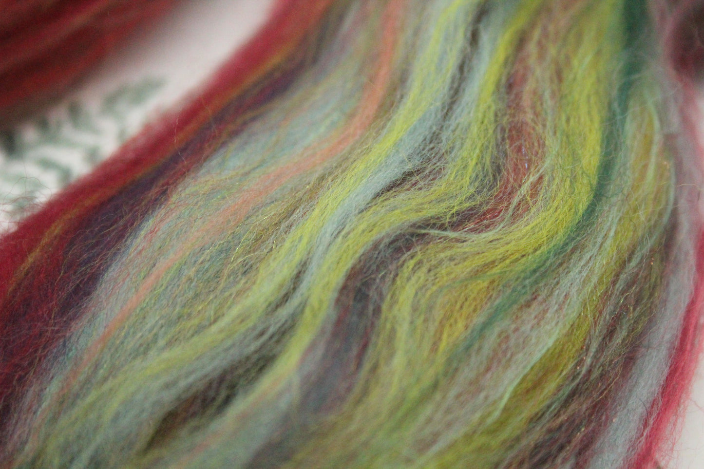 Merino Wool Blend - Red Green - 26 grams / 0.9 oz - Fibre for felting, weaving or spinning