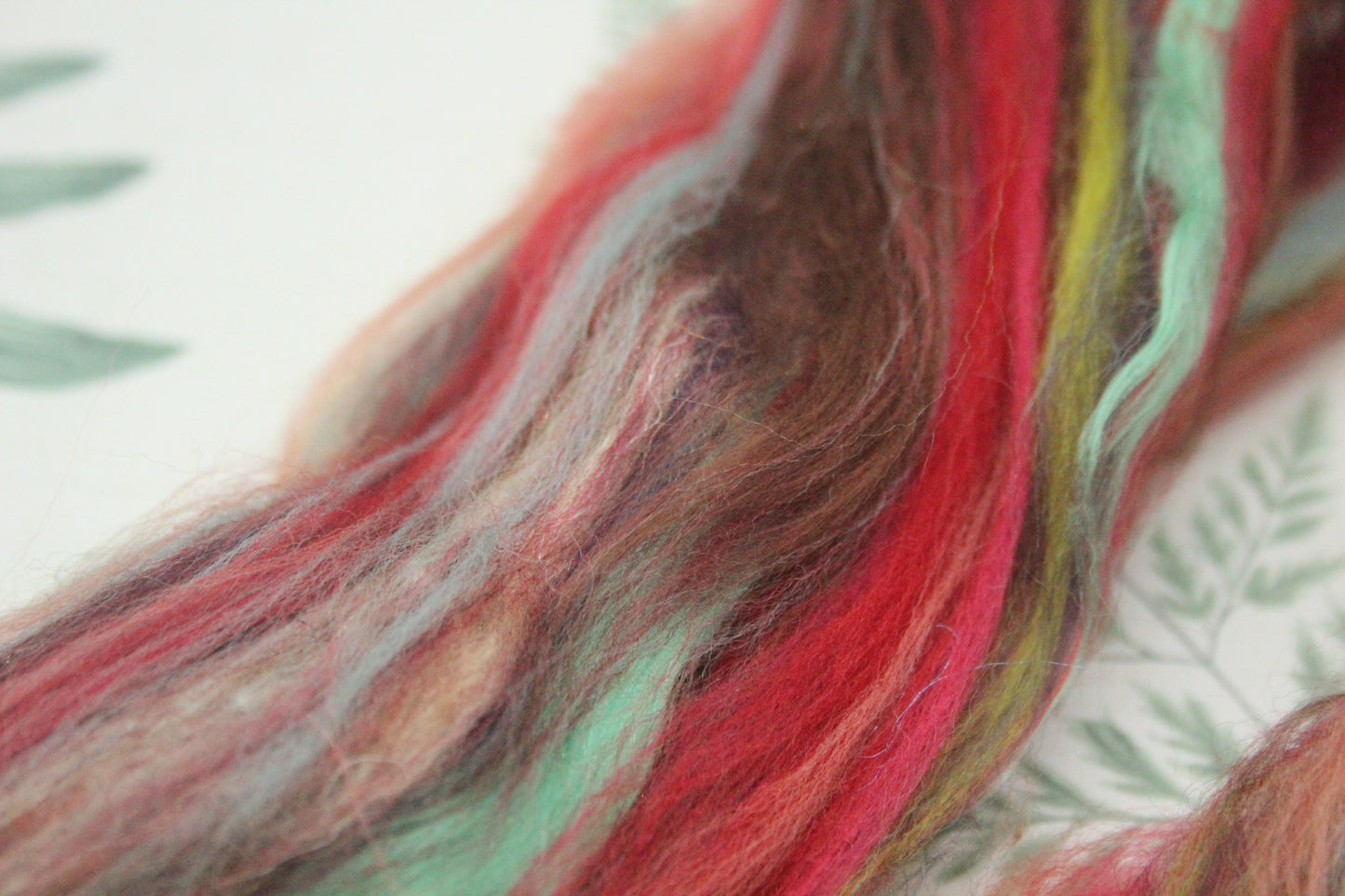 Merino Wool Blend - Red Green - 26 grams / 0.9 oz - Fibre for felting, weaving or spinning