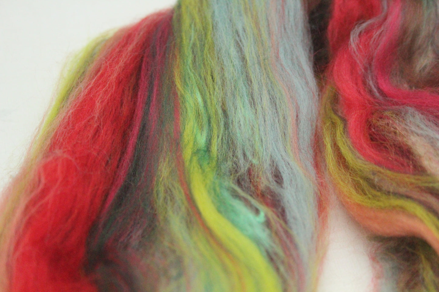Merino Wool Blend - Red Green - 26 grams / 0.9 oz - Fibre for felting, weaving or spinning