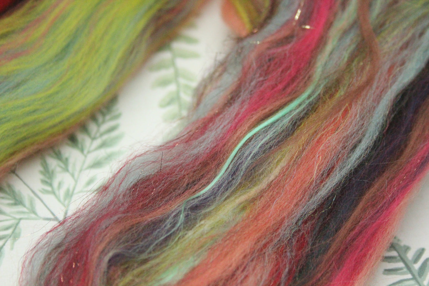Merino Wool Blend - Red Green - 26 grams / 0.9 oz - Fibre for felting, weaving or spinning