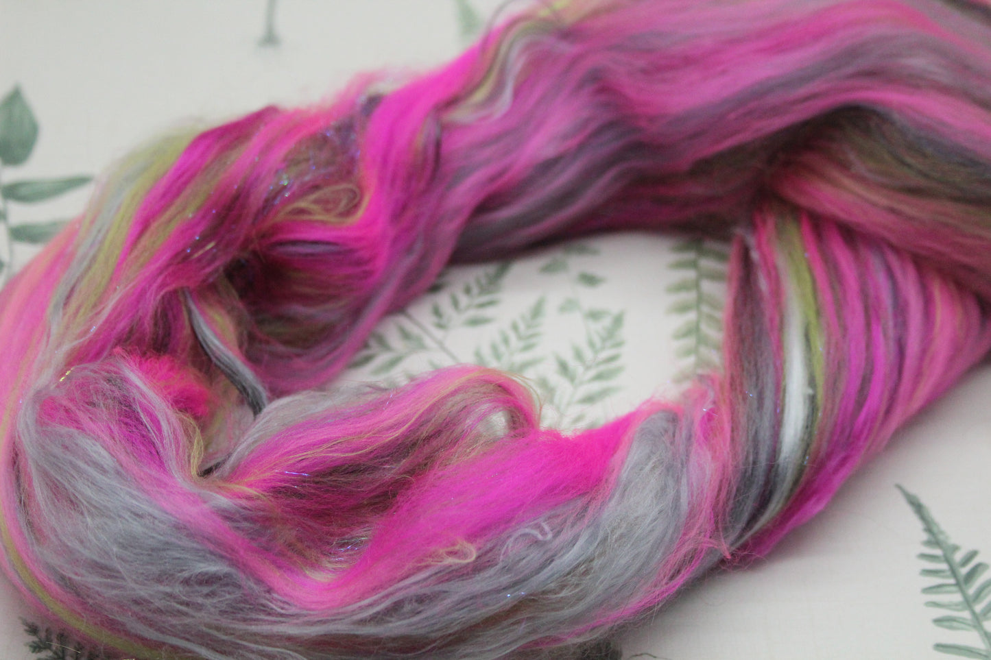 Merino Wool Blend - Pink Grey Black Green - 28 grams / 0.9 oz - Fibre for felting, weaving or spinning