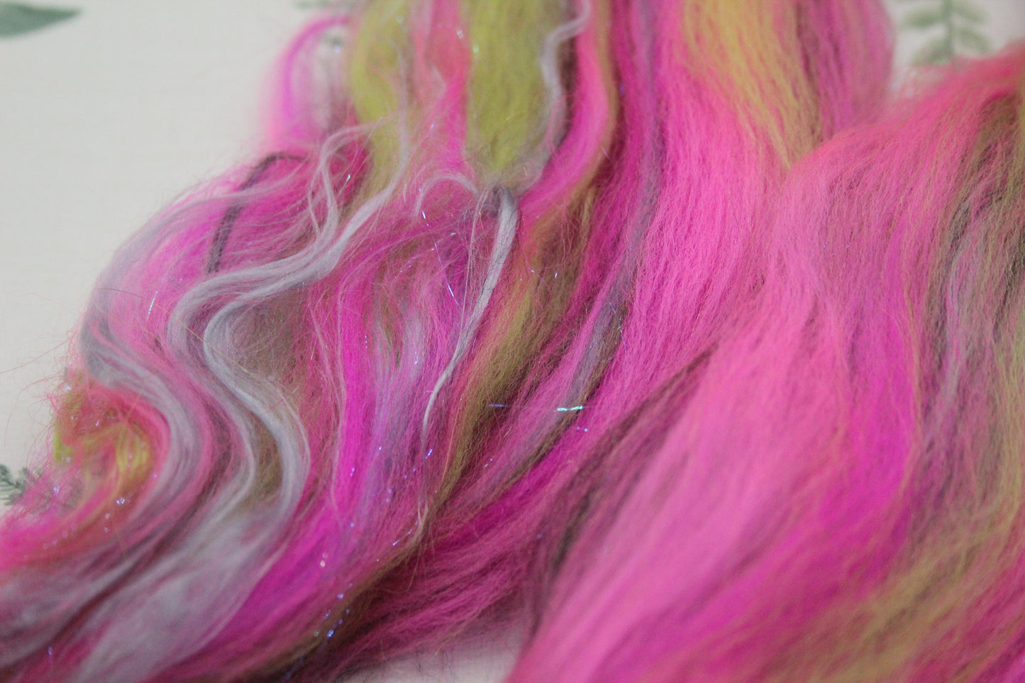 Merino Wool Blend - Pink Grey Black Green - 28 grams / 0.9 oz - Fibre for felting, weaving or spinning