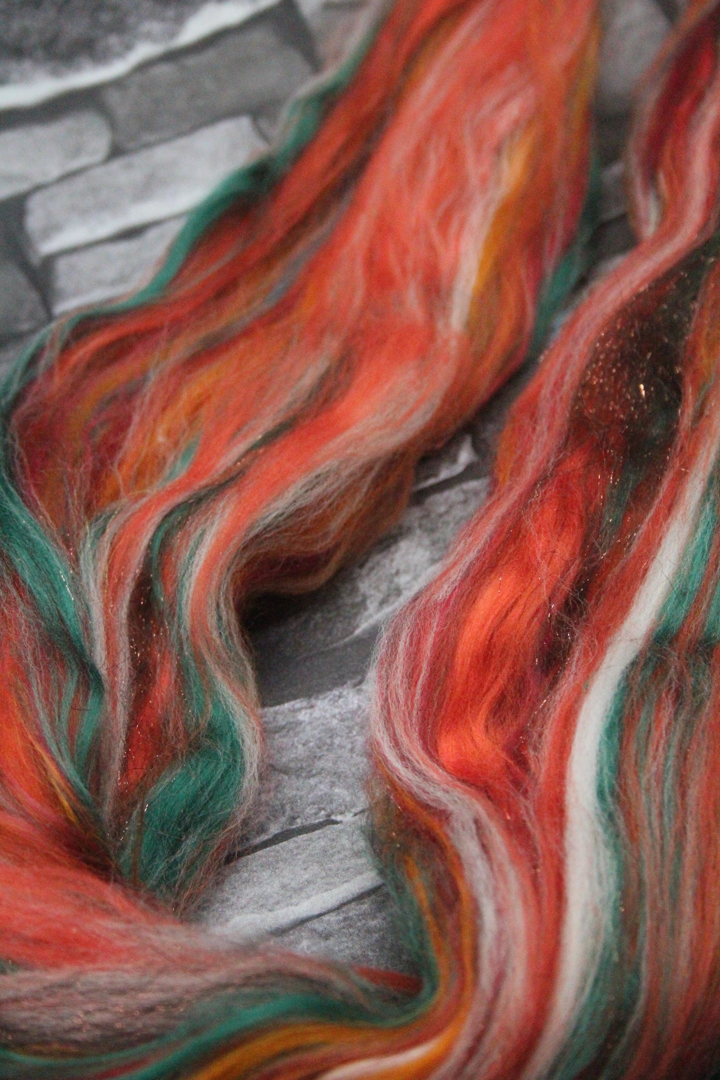 Merino Wool Blend - Red Brown Green - 24 grams / 0.8 oz - Fibre for felting, spinning and weaving