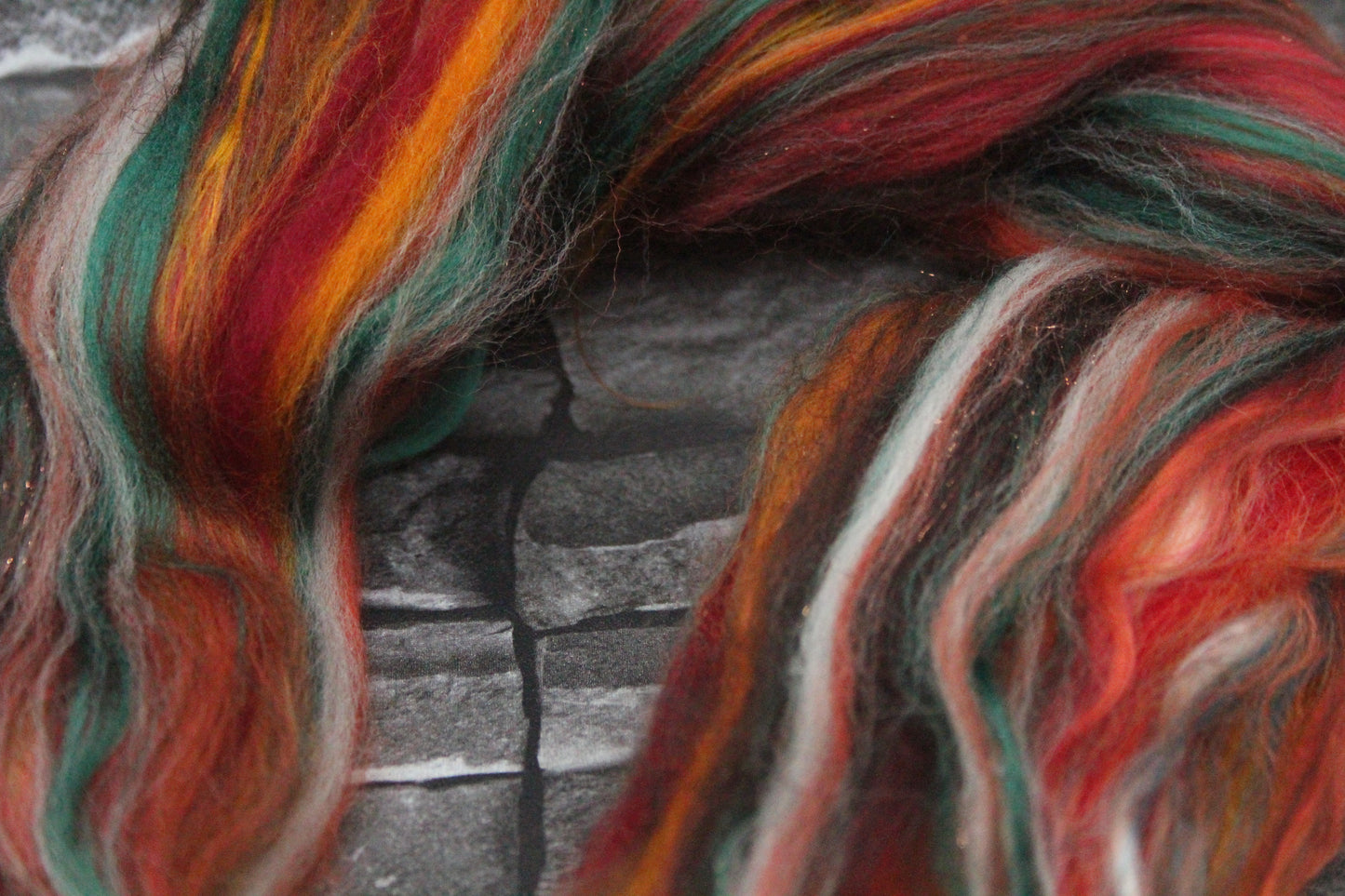 Merino Wool Blend - Red Brown Green - 24 grams / 0.8 oz - Fibre for felting, spinning and weaving
