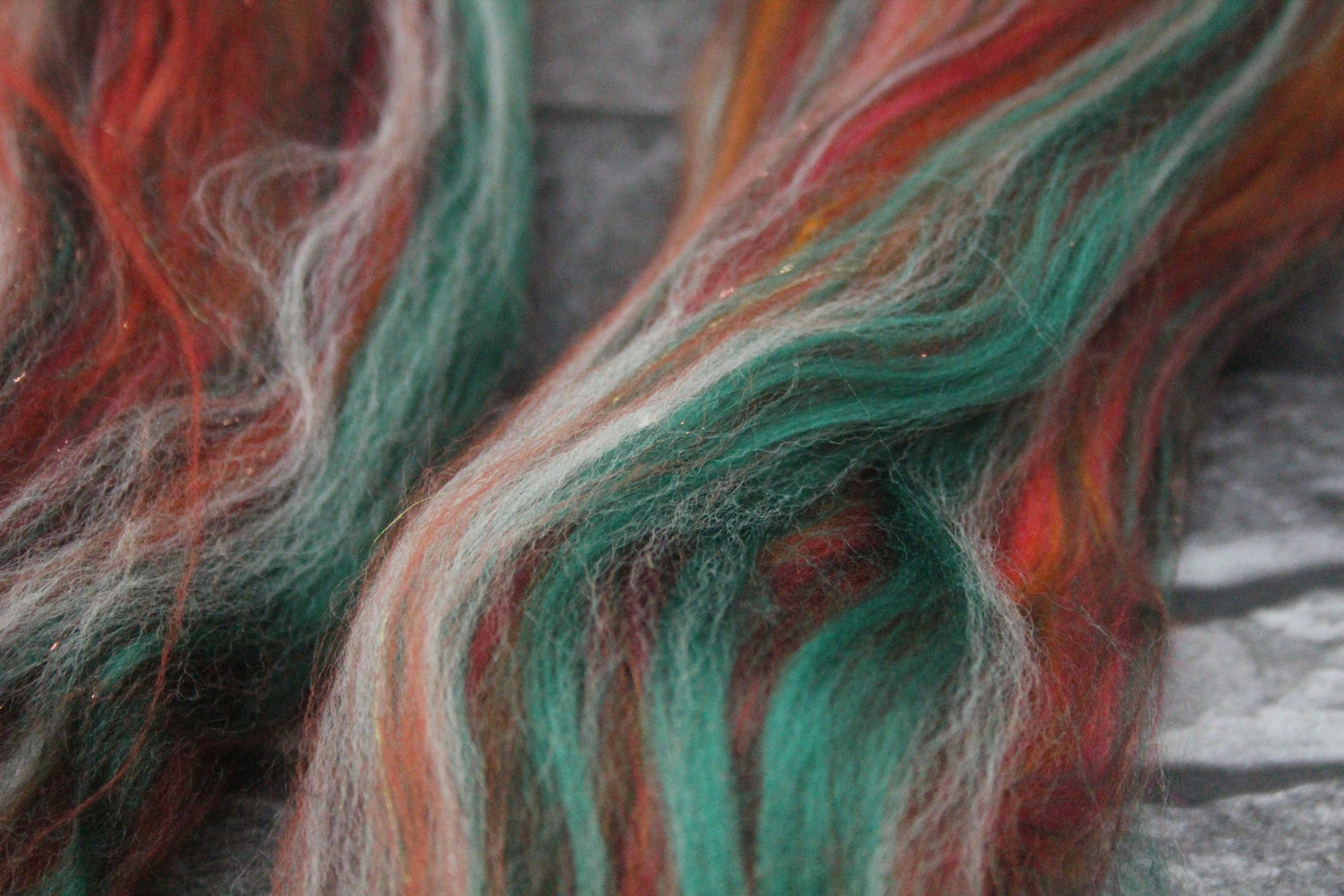 Merino Wool Blend - Red Brown Green - 24 grams / 0.8 oz - Fibre for felting, spinning and weaving