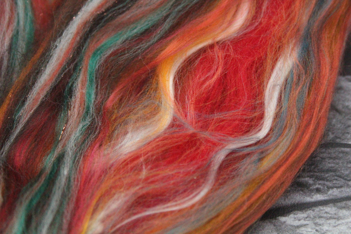 Merino Wool Blend - Red Brown Green - 24 grams / 0.8 oz - Fibre for felting, spinning and weaving