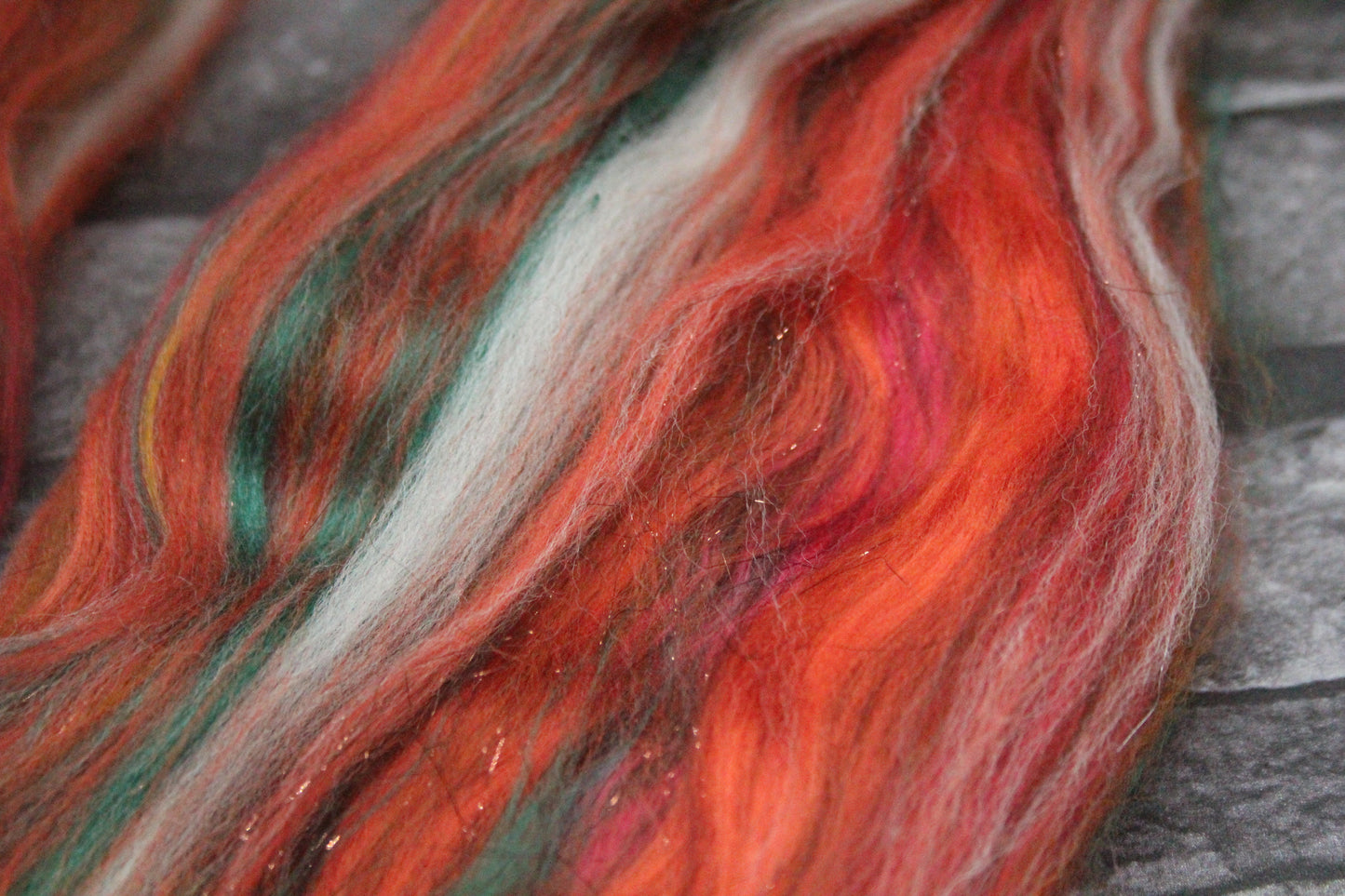 Merino Wool Blend - Red Brown Green - 24 grams / 0.8 oz - Fibre for felting, spinning and weaving