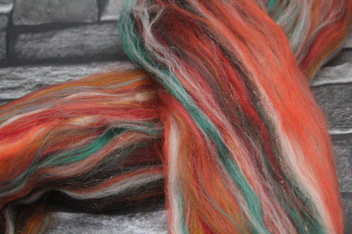 Merino Wool Blend - Red Brown Green - 24 grams / 0.8 oz - Fibre for felting, spinning and weaving