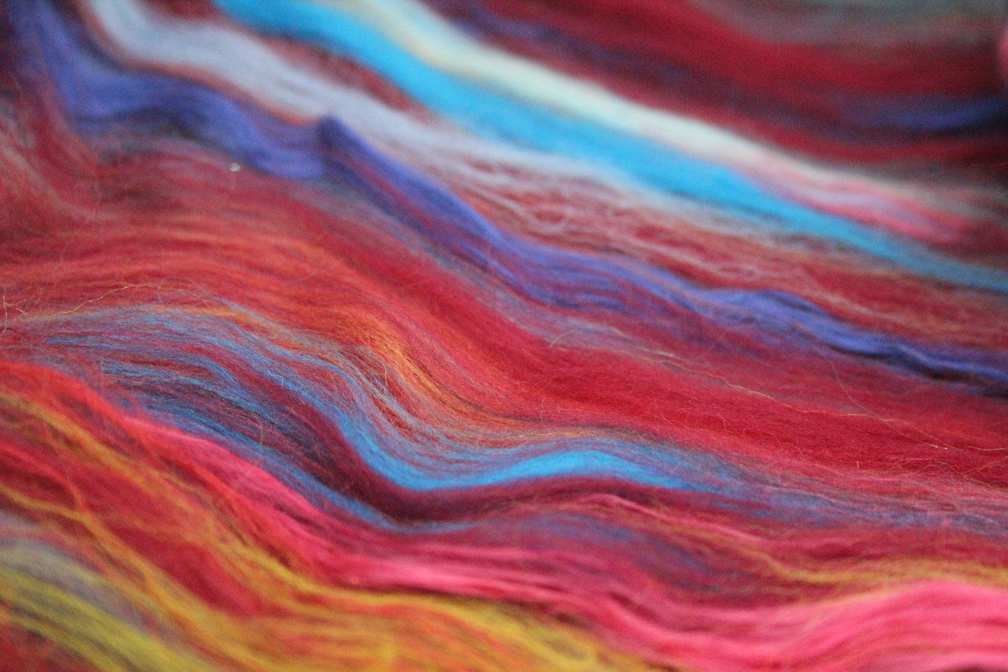 Merino Art Batt - Red - 101 grams 3.5 oz - Wool for felting, spinning and weaving