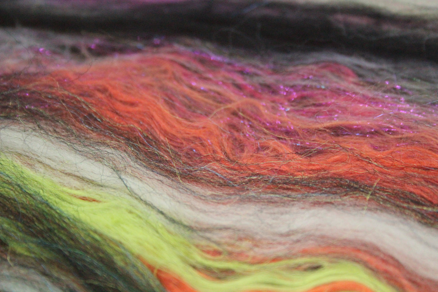 Merino Art Batt - White Grey Black - 84 grams 2.9 oz - Wool for felting, spinning and weaving