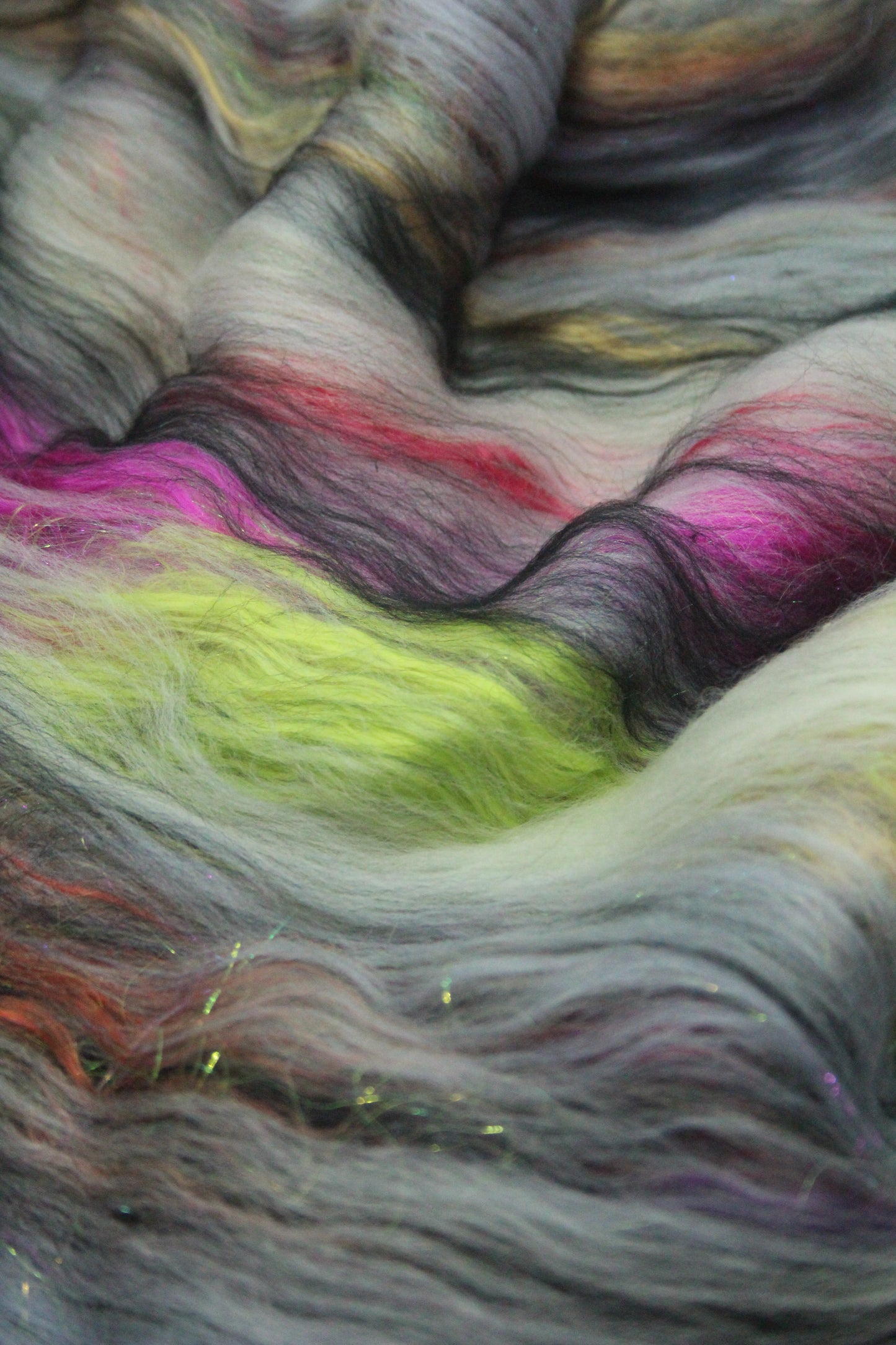 Merino Art Batt - White Grey Black - 84 grams 2.9 oz - Wool for felting, spinning and weaving