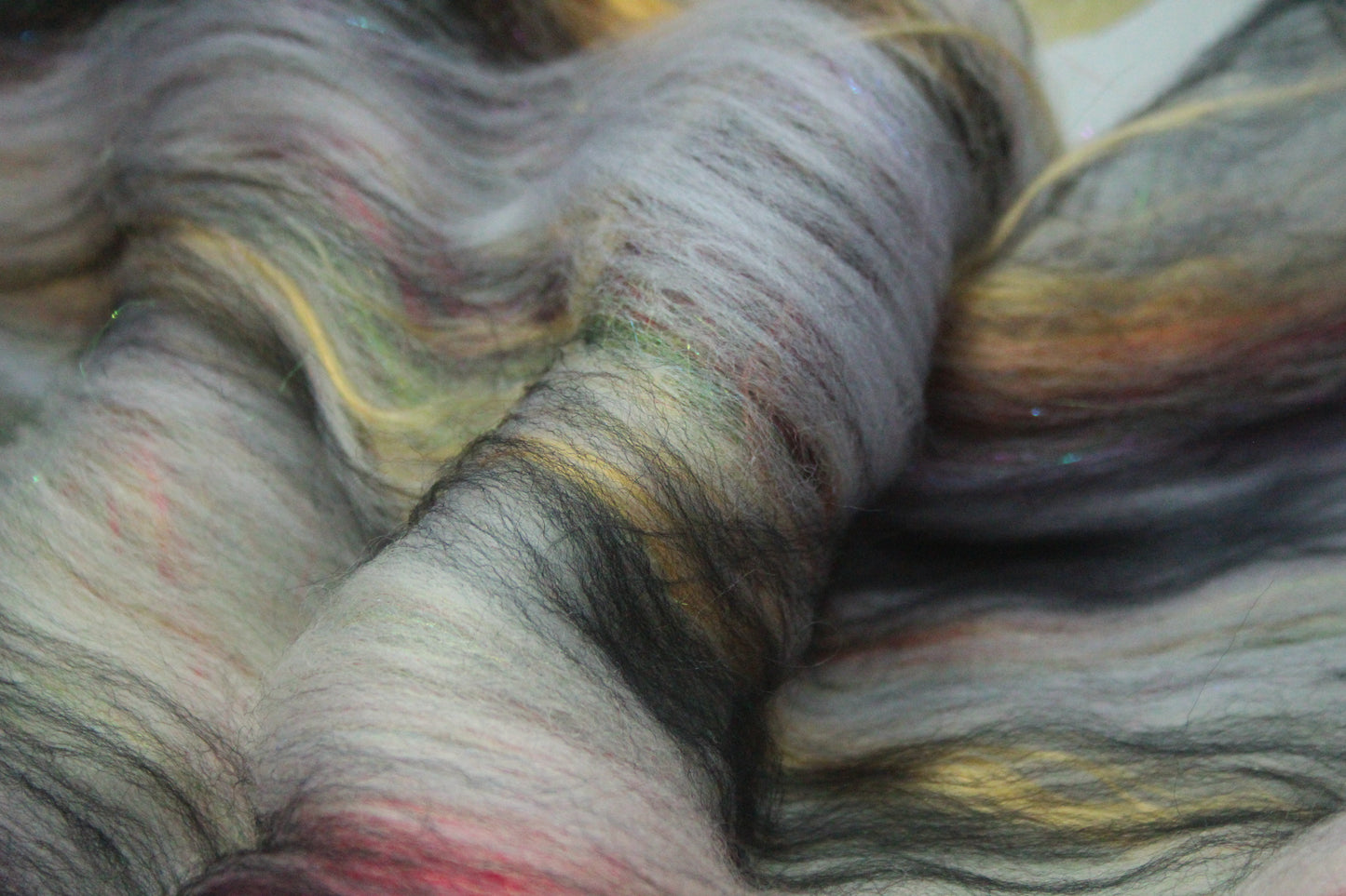 Merino Art Batt - White Grey Black - 84 grams 2.9 oz - Wool for felting, spinning and weaving