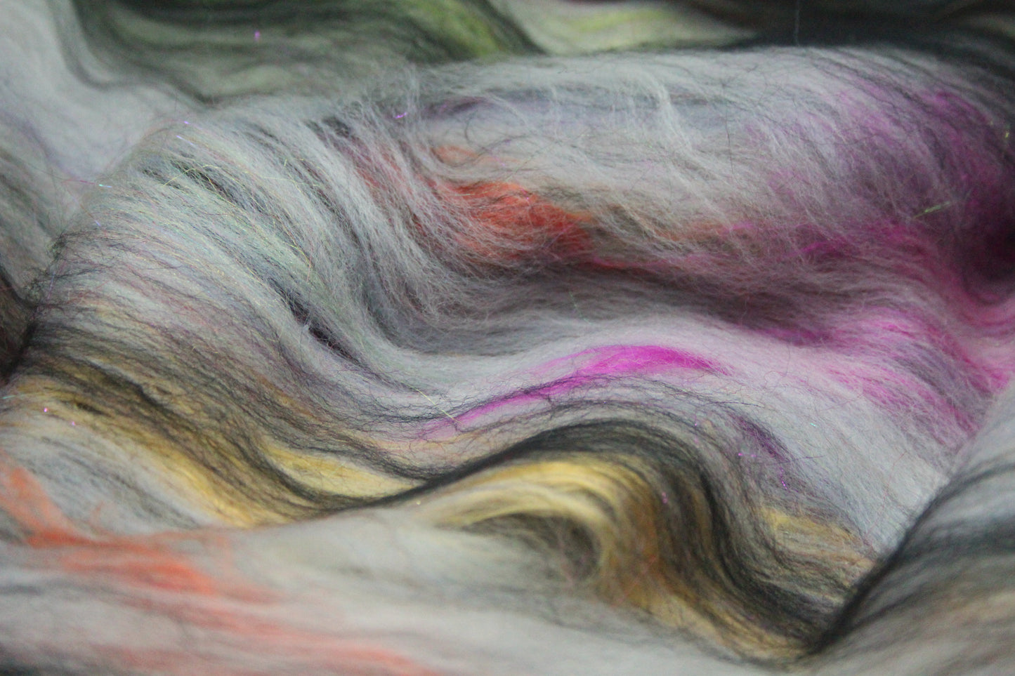 Merino Art Batt - White Grey Black - 84 grams 2.9 oz - Wool for felting, spinning and weaving