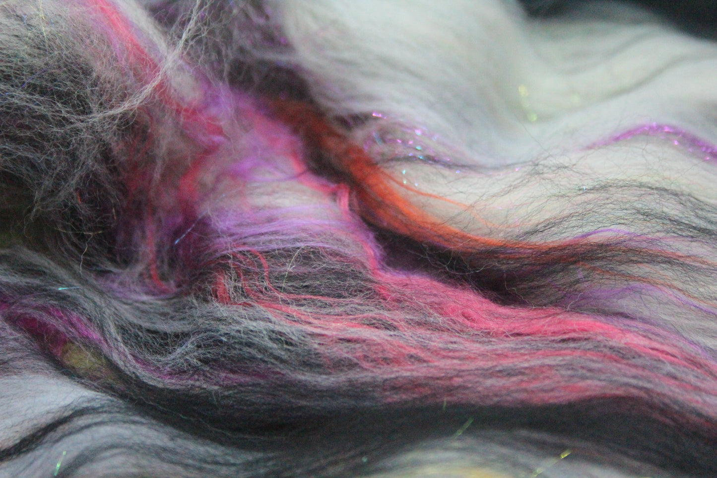 Merino Art Batt - White Grey Black - 84 grams 2.9 oz - Wool for felting, spinning and weaving