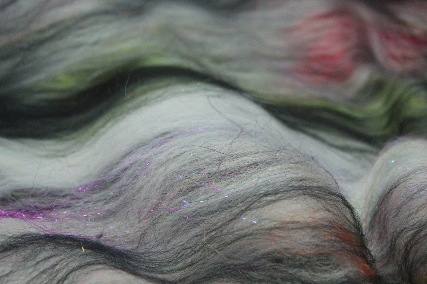Merino Art Batt - White Grey Black - 84 grams 2.9 oz - Wool for felting, spinning and weaving