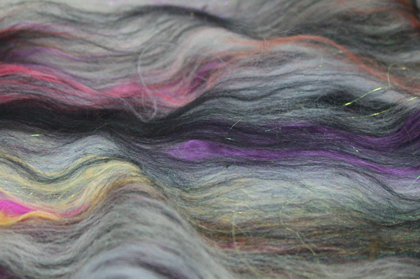 Merino Art Batt - White Grey Black - 84 grams 2.9 oz - Wool for felting, spinning and weaving