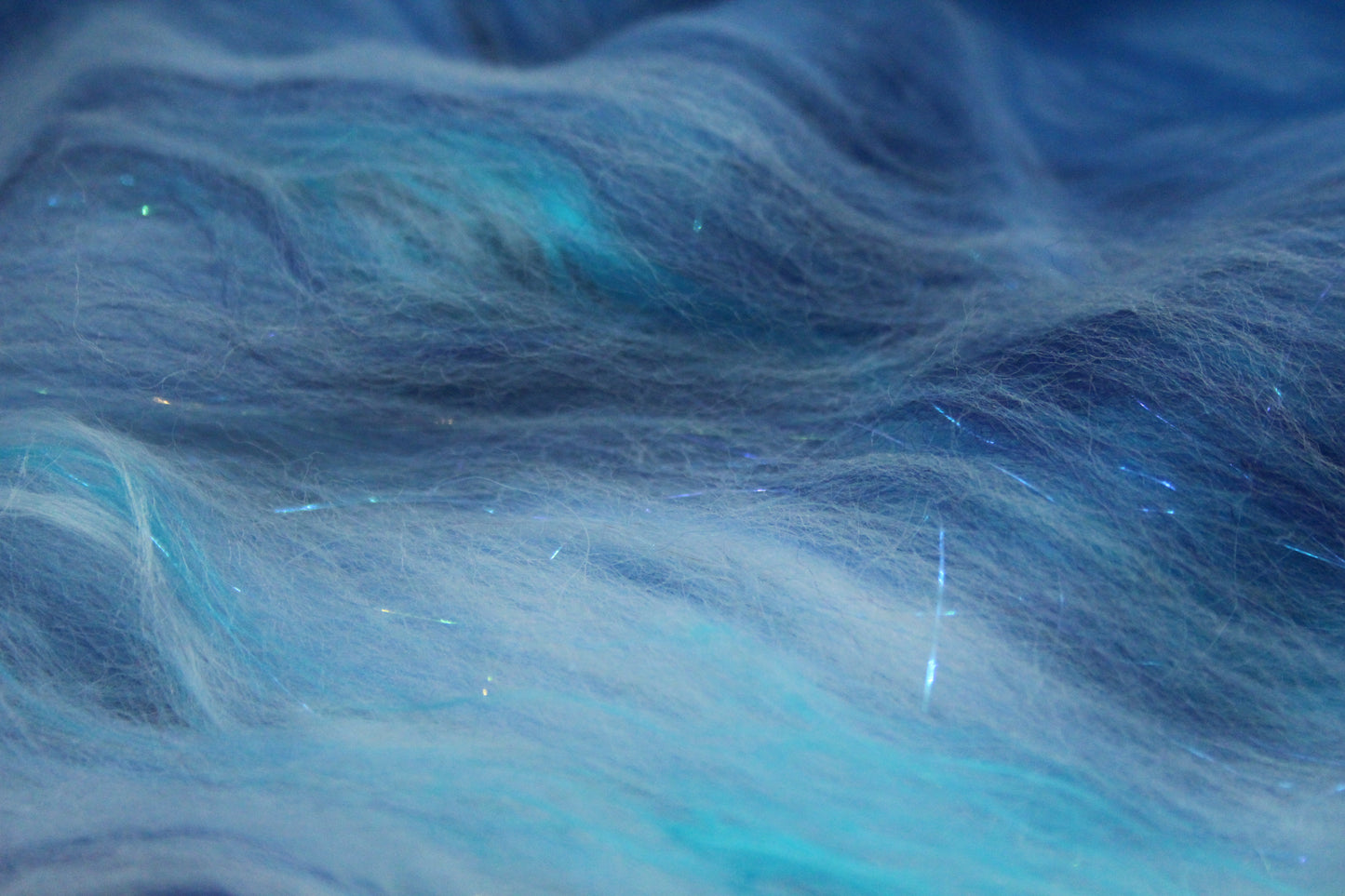 Merino Art Batt - Blue White - 83 grams 2.9 oz - Wool for felting, spinning and weaving