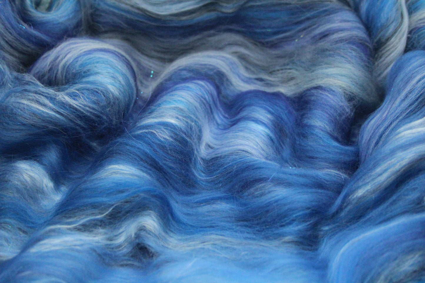 Merino Art Batt - Blue White - 87 grams 3 oz - Wool for felting, spinning and weaving