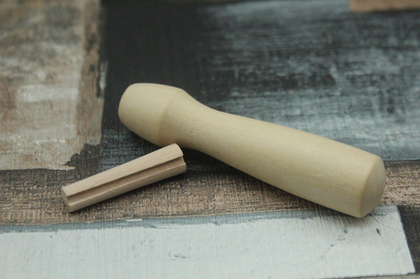 Wooden handle for a felting needle