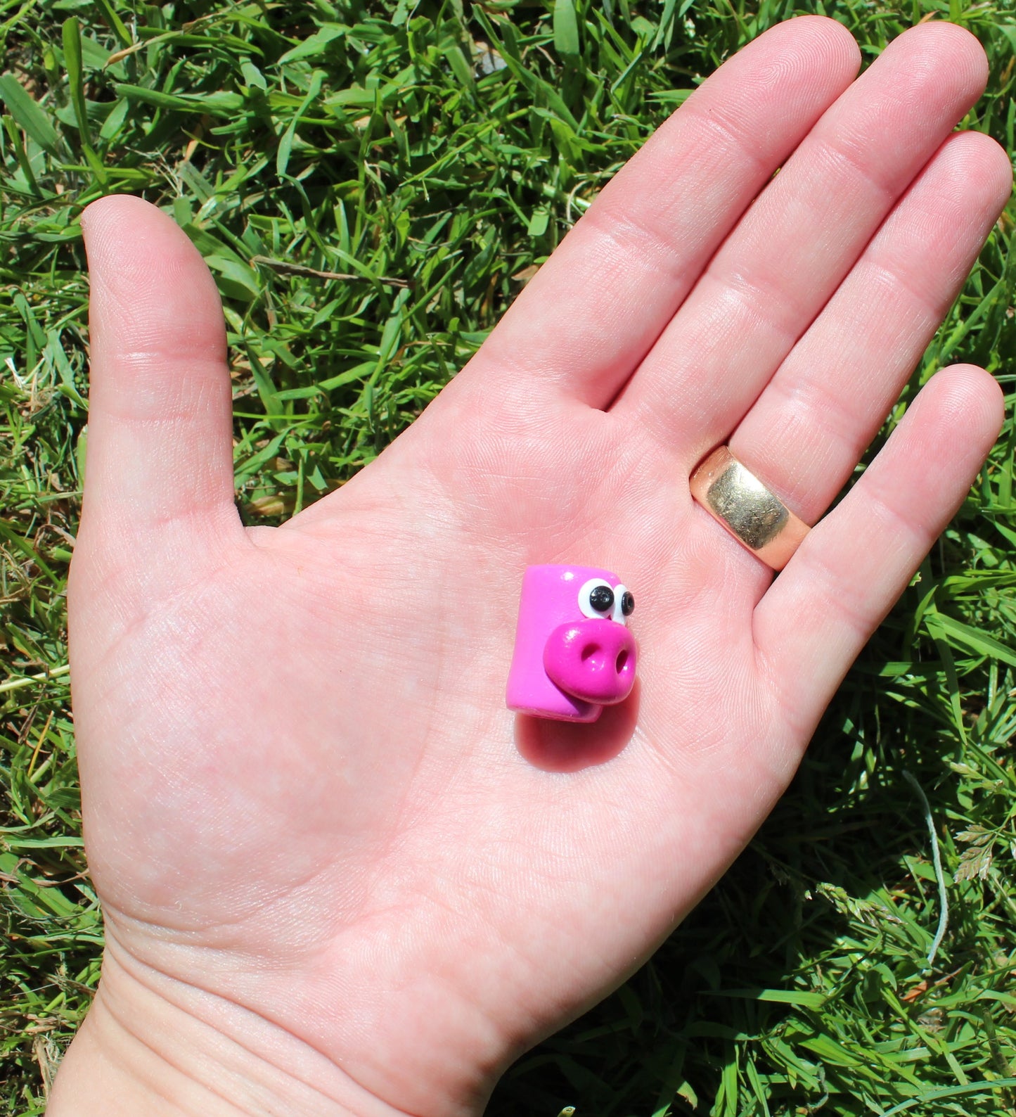 Pig Bead with a 6mm hole