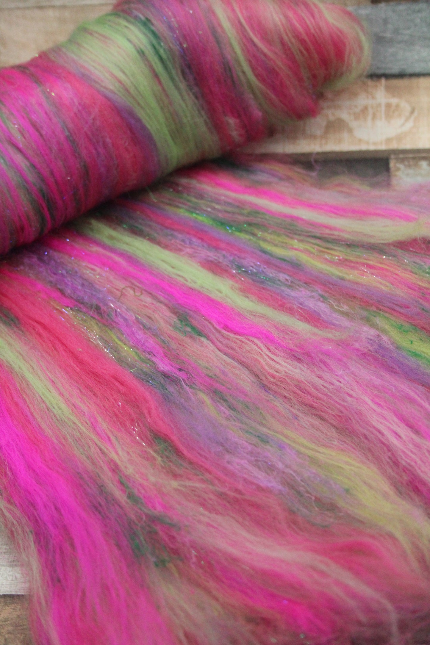 Merino Art Batt  - Green Pink  -  70 grams 2.4 oz - 3 grams of locks - Wool for felting, spinning and weaving