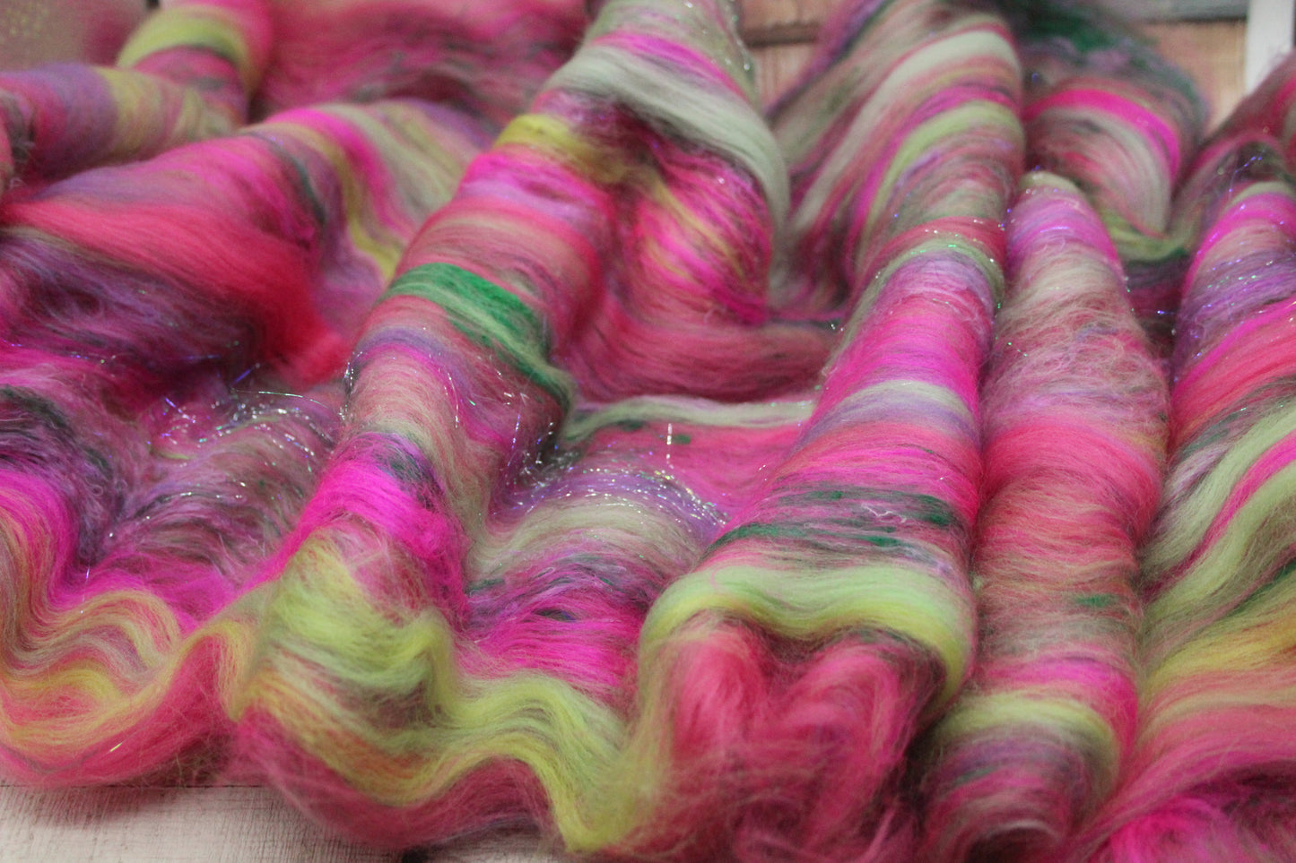 Merino Art Batt  - Green Pink  -  70 grams 2.4 oz - 3 grams of locks - Wool for felting, spinning and weaving