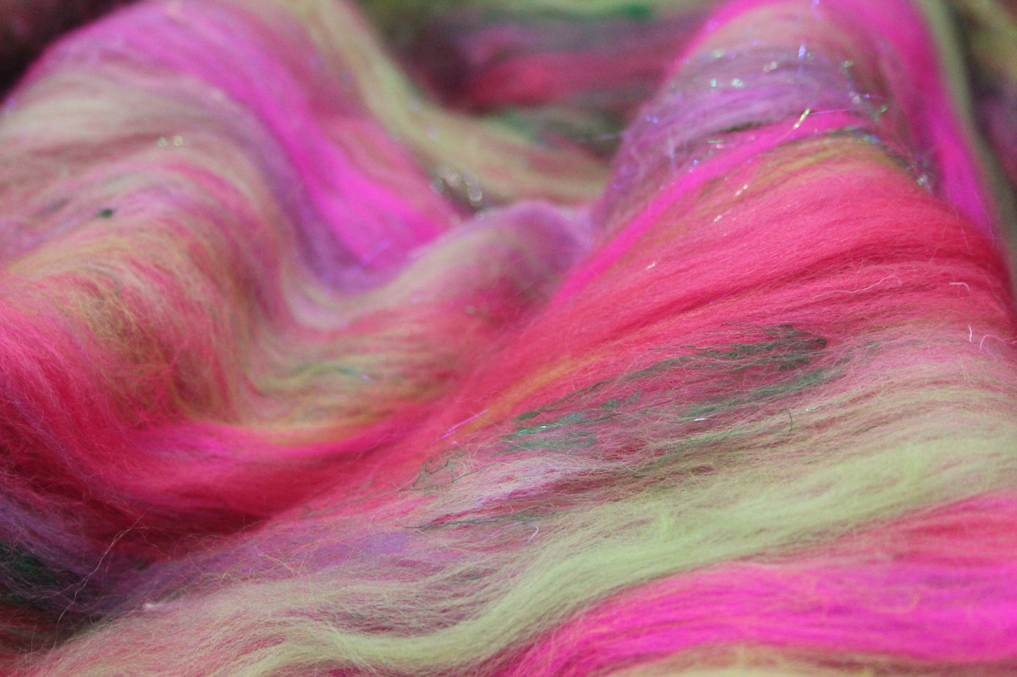 Merino Art Batt  - Green Pink  -  70 grams 2.4 oz - 3 grams of locks - Wool for felting, spinning and weaving