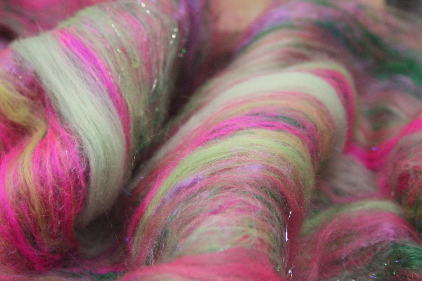Merino Art Batt  - Green Pink  -  70 grams 2.4 oz - 3 grams of locks - Wool for felting, spinning and weaving