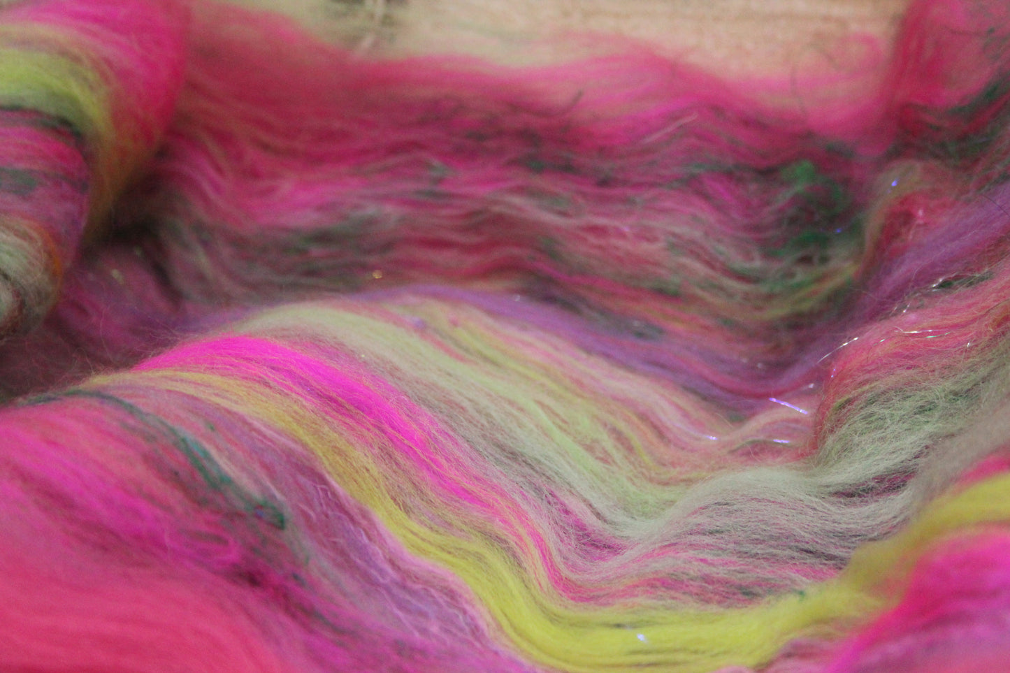 Merino Art Batt  - Green Pink  -  70 grams 2.4 oz - 3 grams of locks - Wool for felting, spinning and weaving