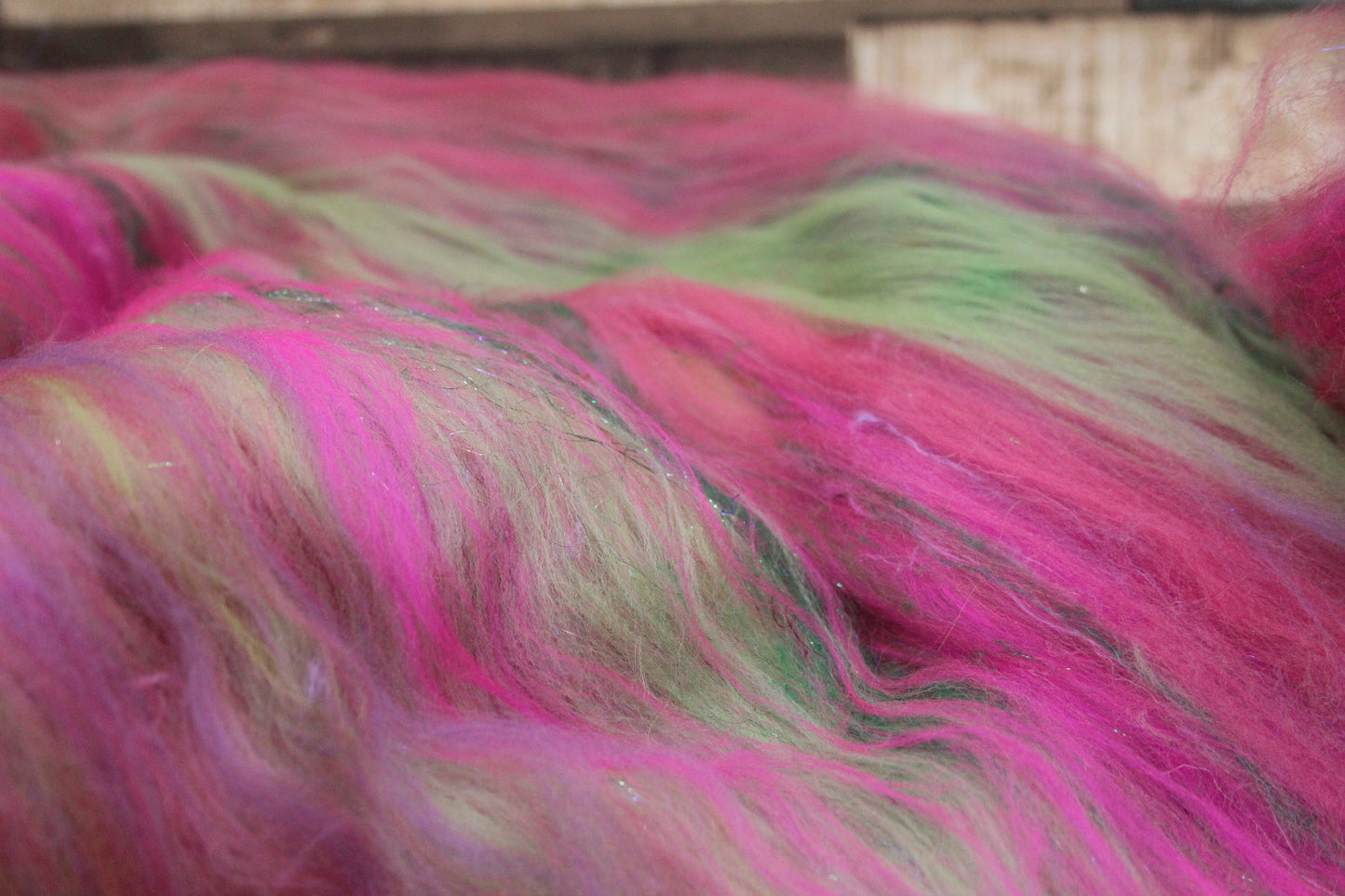 Merino Art Batt  - Green Pink  -  70 grams 2.4 oz - 3 grams of locks - Wool for felting, spinning and weaving
