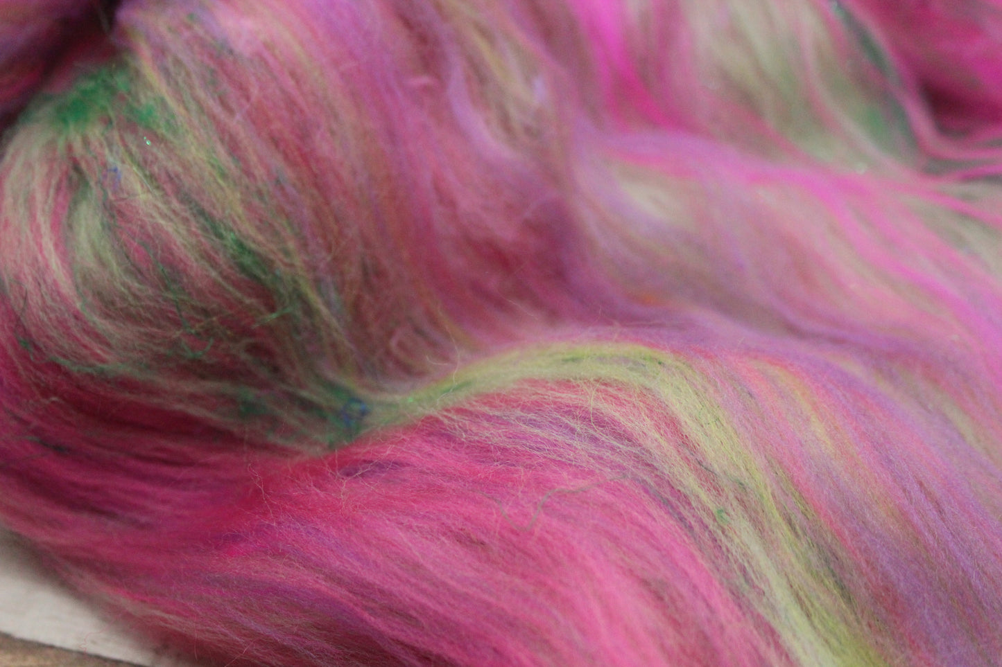 Merino Art Batt  - Green Pink  -  70 grams 2.4 oz - 3 grams of locks - Wool for felting, spinning and weaving