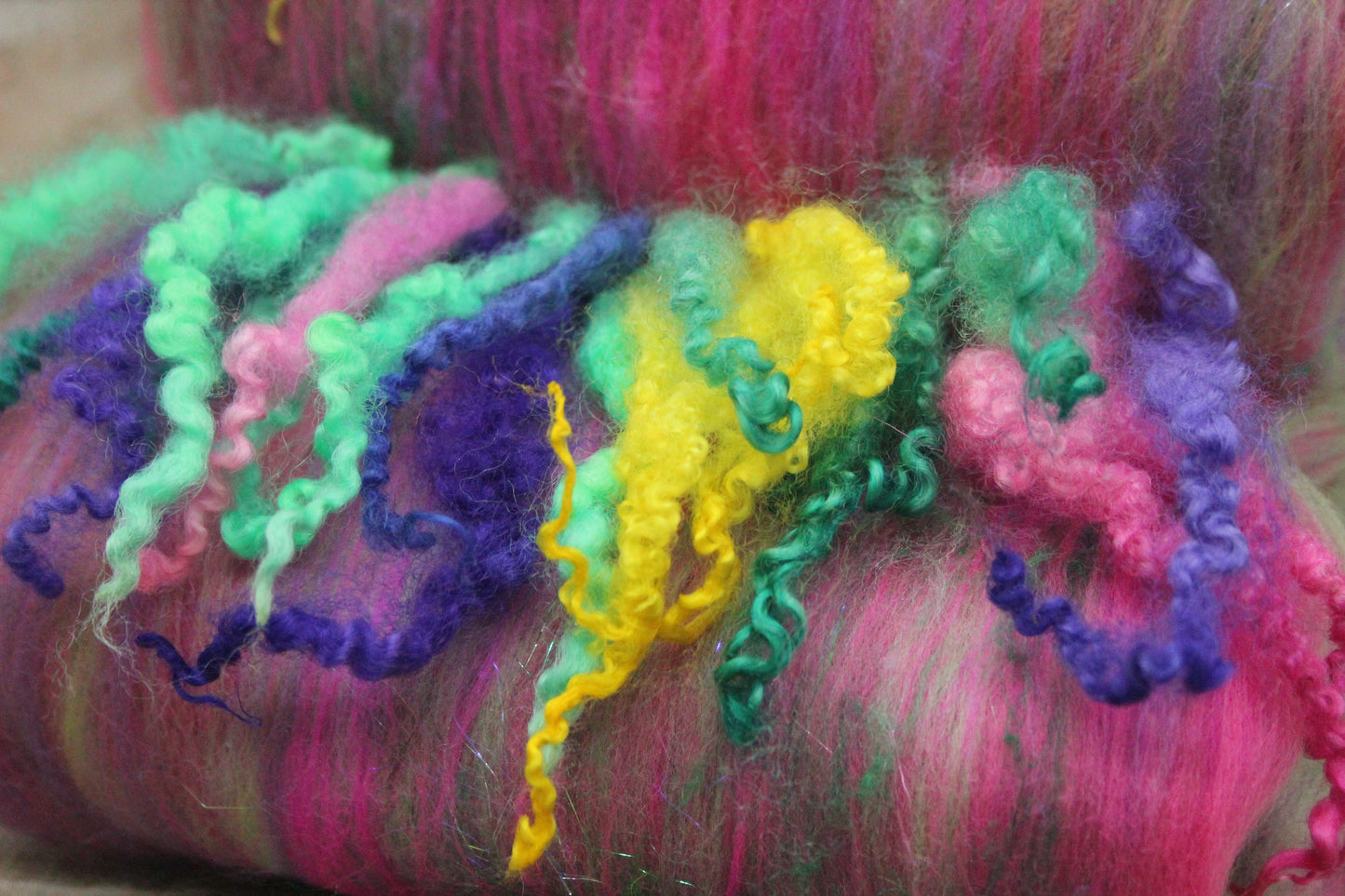 Merino Art Batt  - Green Pink  -  70 grams 2.4 oz - 3 grams of locks - Wool for felting, spinning and weaving