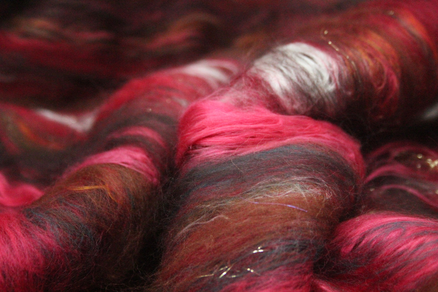 Merino Art Batt  - Green Red  -  70 grams 2.4 oz - 3 grams of locks - Wool for felting, spinning and weaving