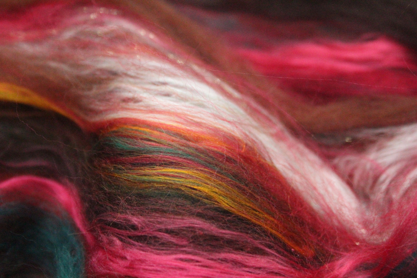 Merino Art Batt  - Green Red  -  70 grams 2.4 oz - 3 grams of locks - Wool for felting, spinning and weaving