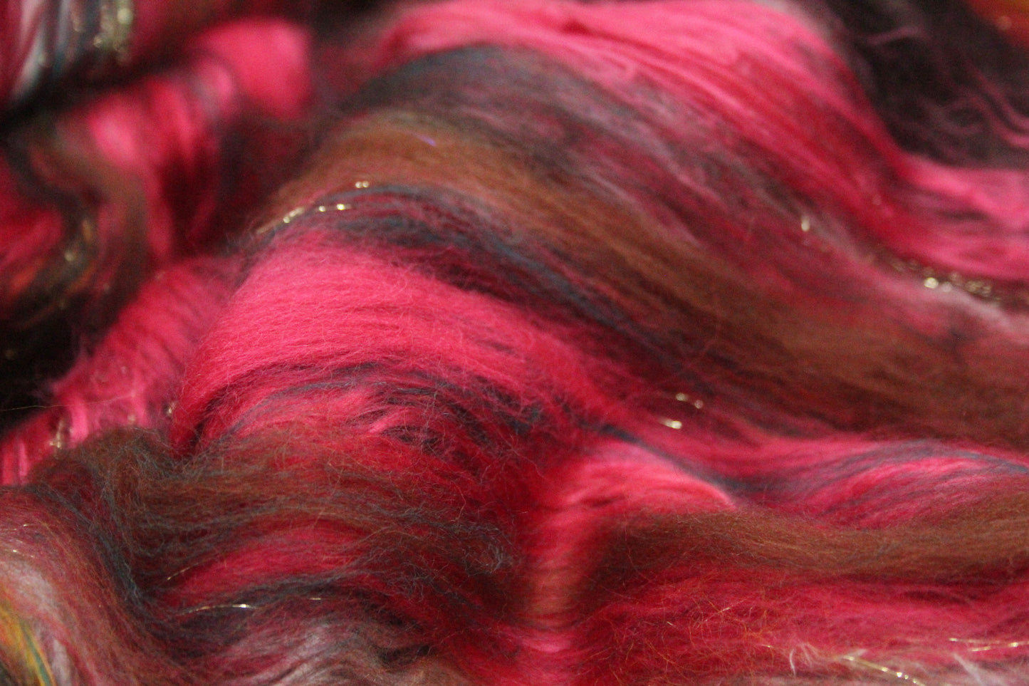 Merino Art Batt  - Green Red  -  70 grams 2.4 oz - 3 grams of locks - Wool for felting, spinning and weaving